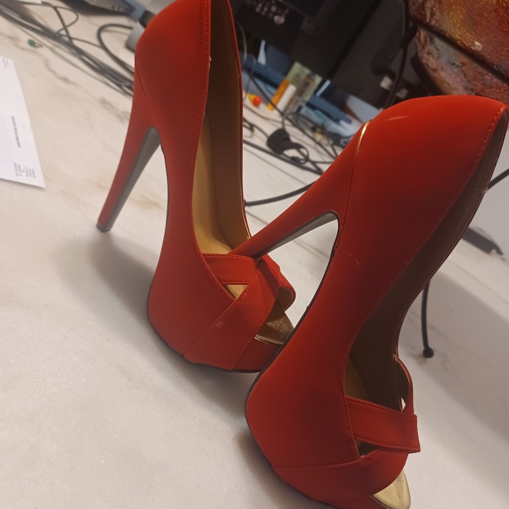 Red heels - Picture 9 of 9